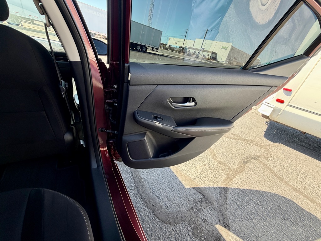 Photo 30 of this NISSAN SENTRA