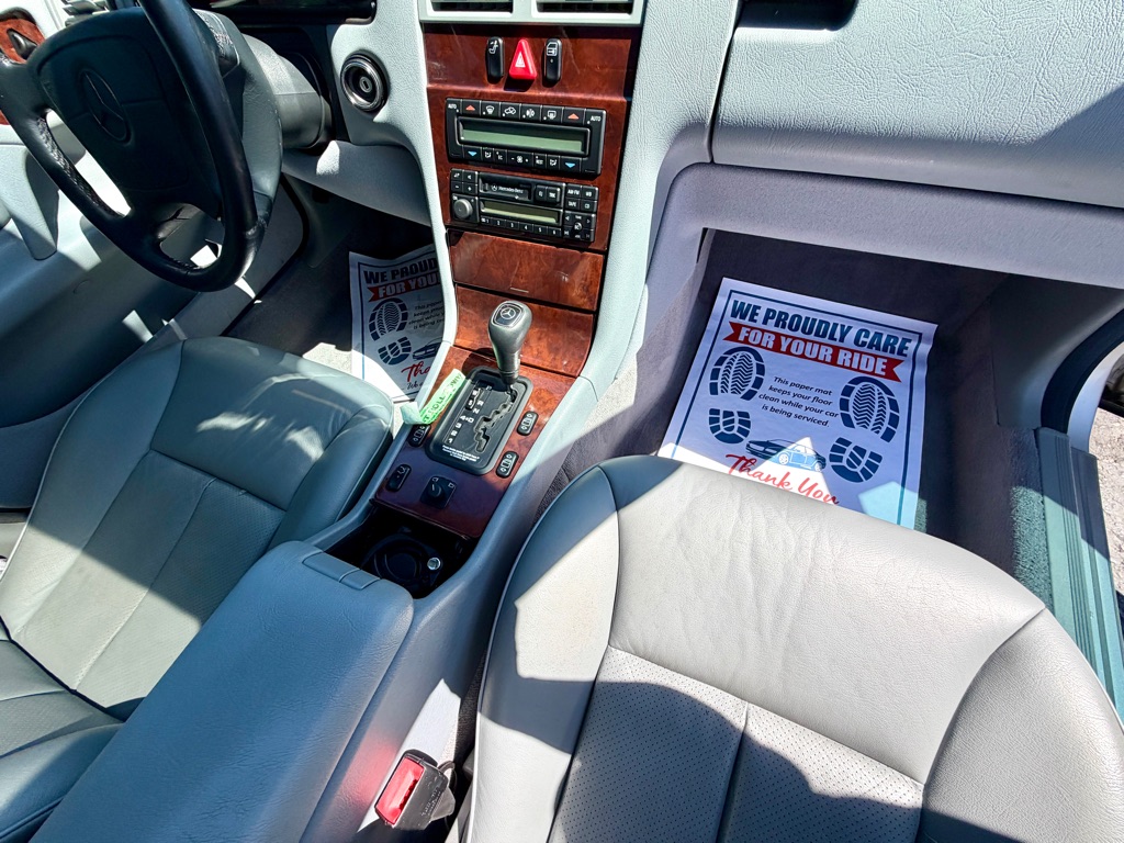 Photo 23 of this MERCEDES-BENZ E-CLASS