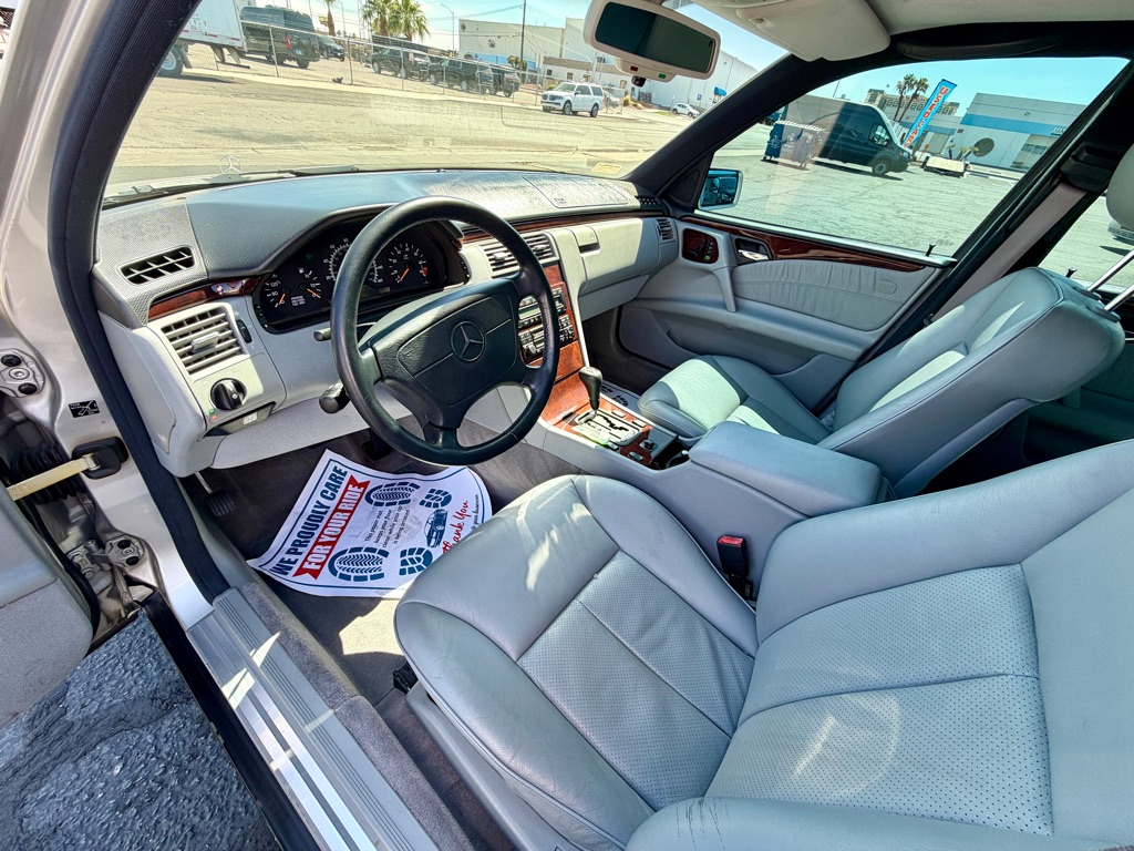 Photo 39 of this MERCEDES-BENZ E-CLASS