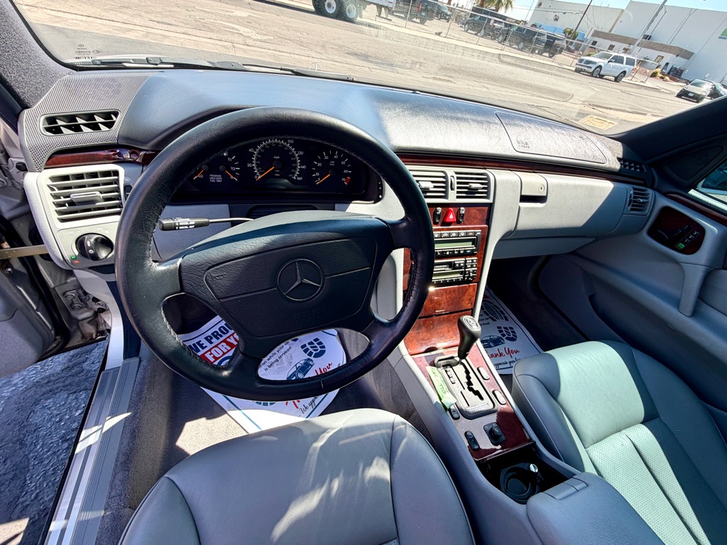 Photo 37 of this MERCEDES-BENZ E-CLASS