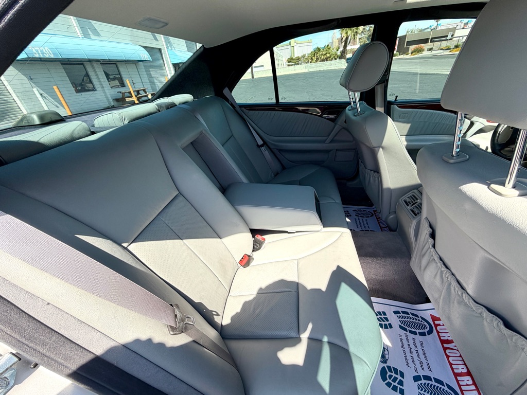 Photo 29 of this MERCEDES-BENZ E-CLASS