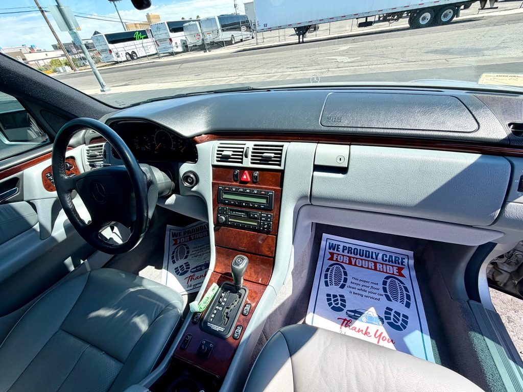 Photo 24 of this MERCEDES-BENZ E-CLASS