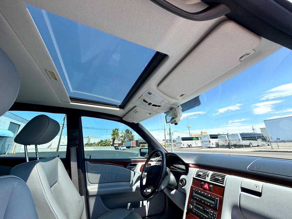 Photo 22 of this MERCEDES-BENZ E-CLASS
