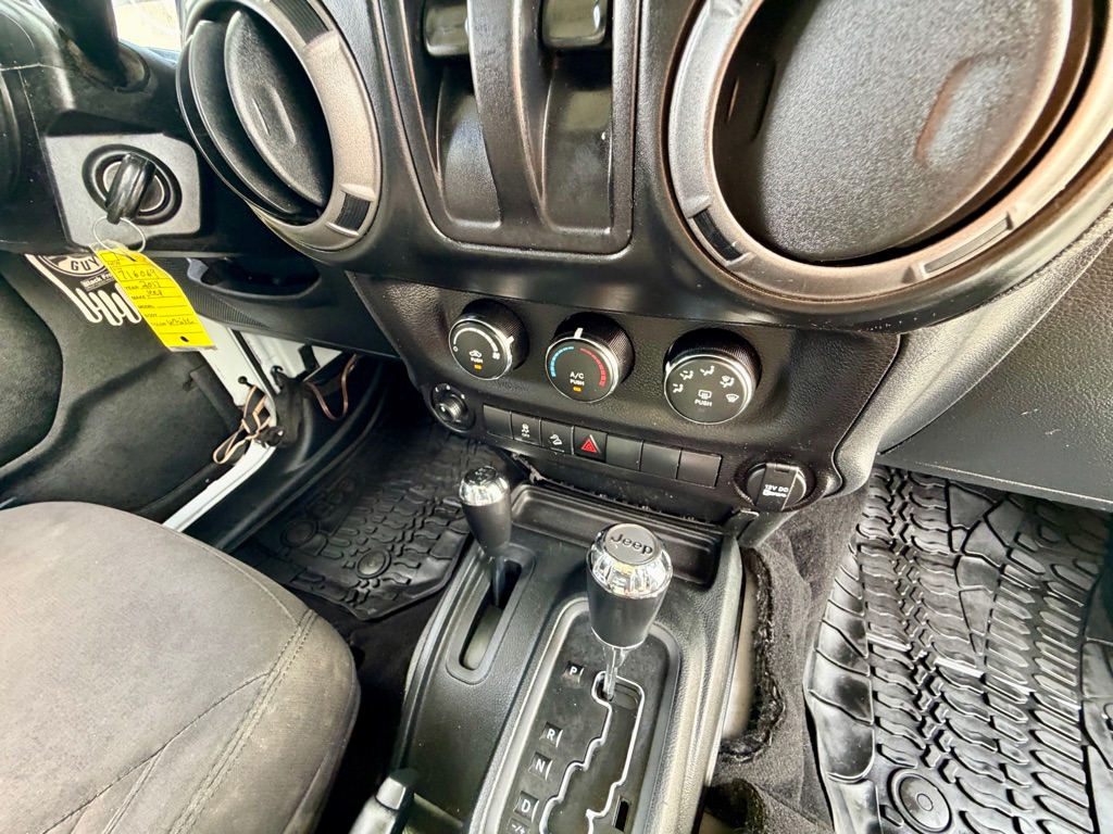 Photo 28 of this JEEP WRANGLER