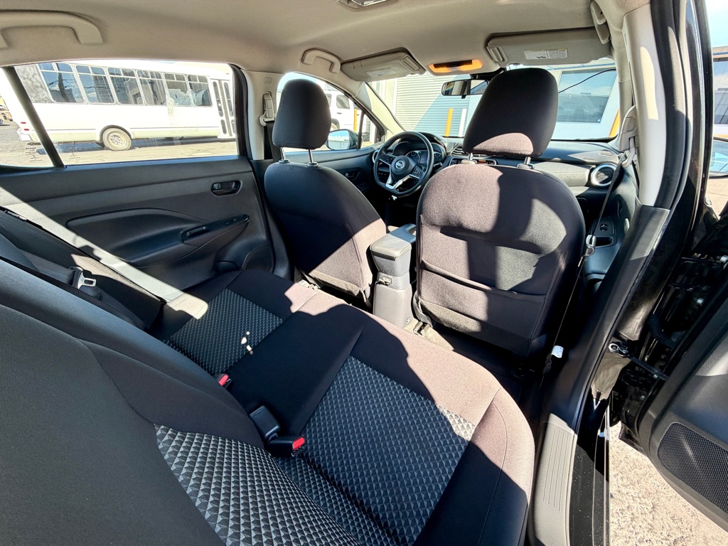 Photo 21 of this NISSAN VERSA