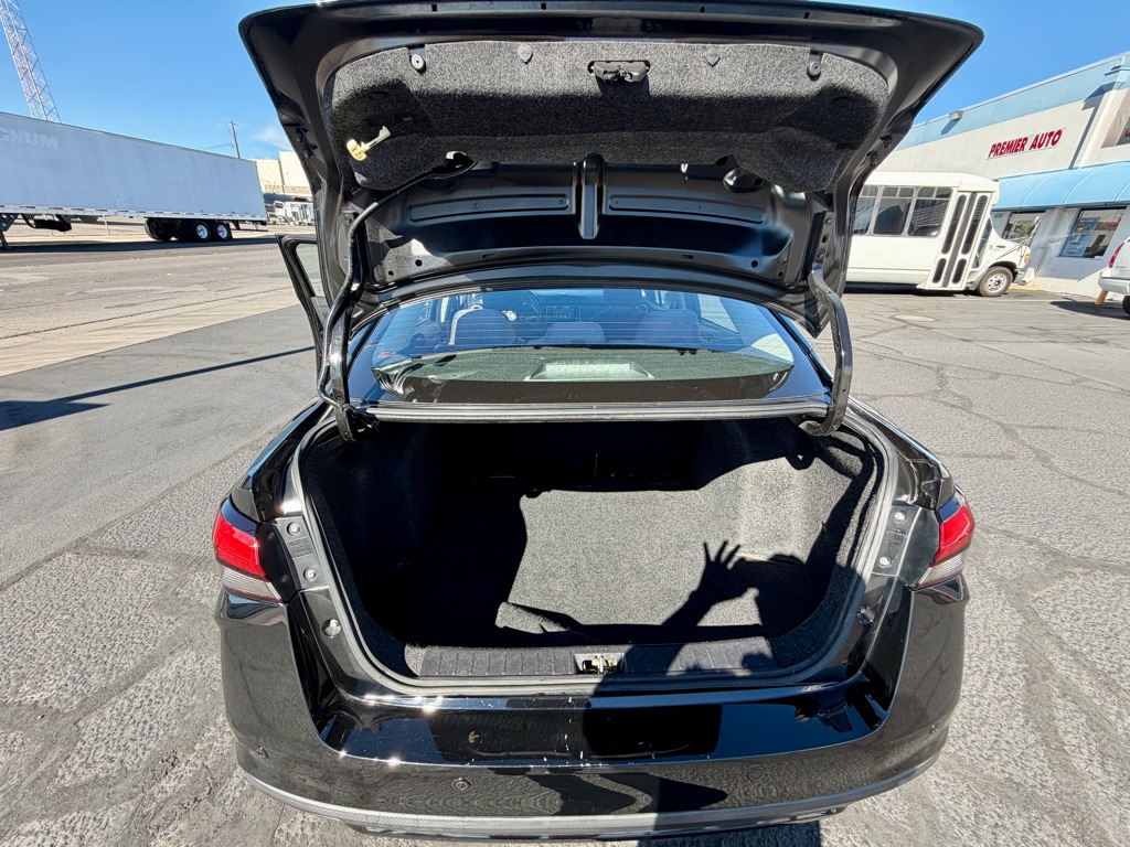 Photo 38 of this NISSAN VERSA