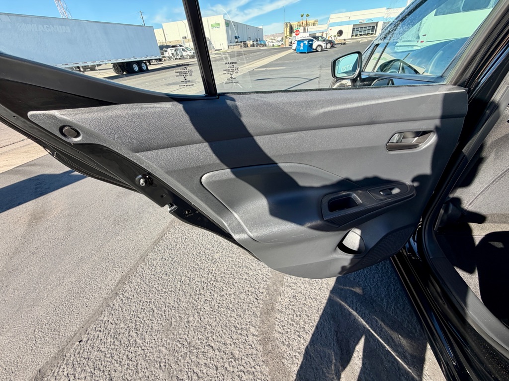 Photo 37 of this NISSAN VERSA