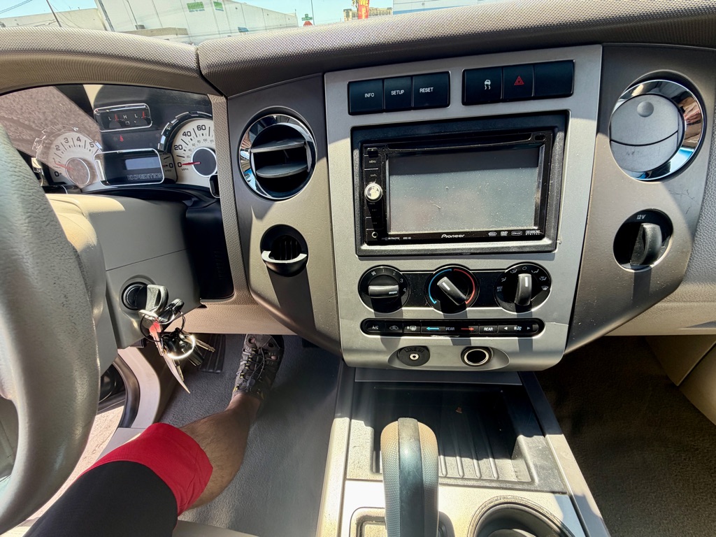 Photo 35 of this FORD EXPEDITION EL