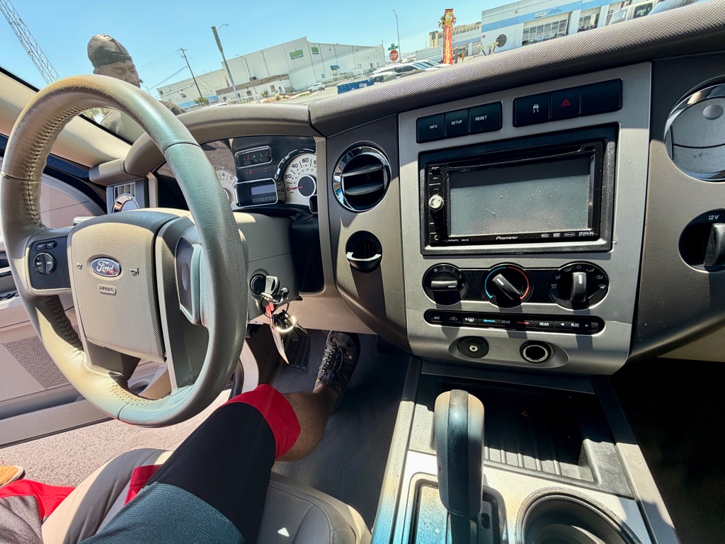 Photo 31 of this FORD EXPEDITION EL