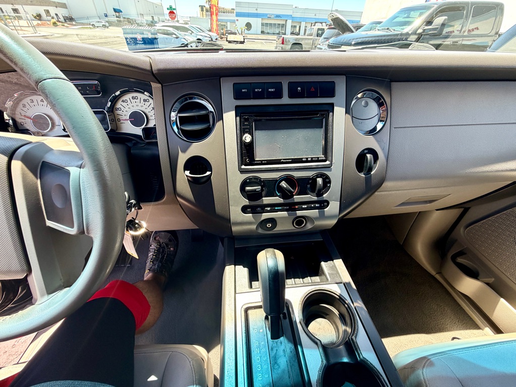 Photo 32 of this FORD EXPEDITION EL