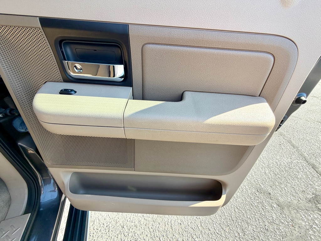 Photo 24 of this FORD F-150