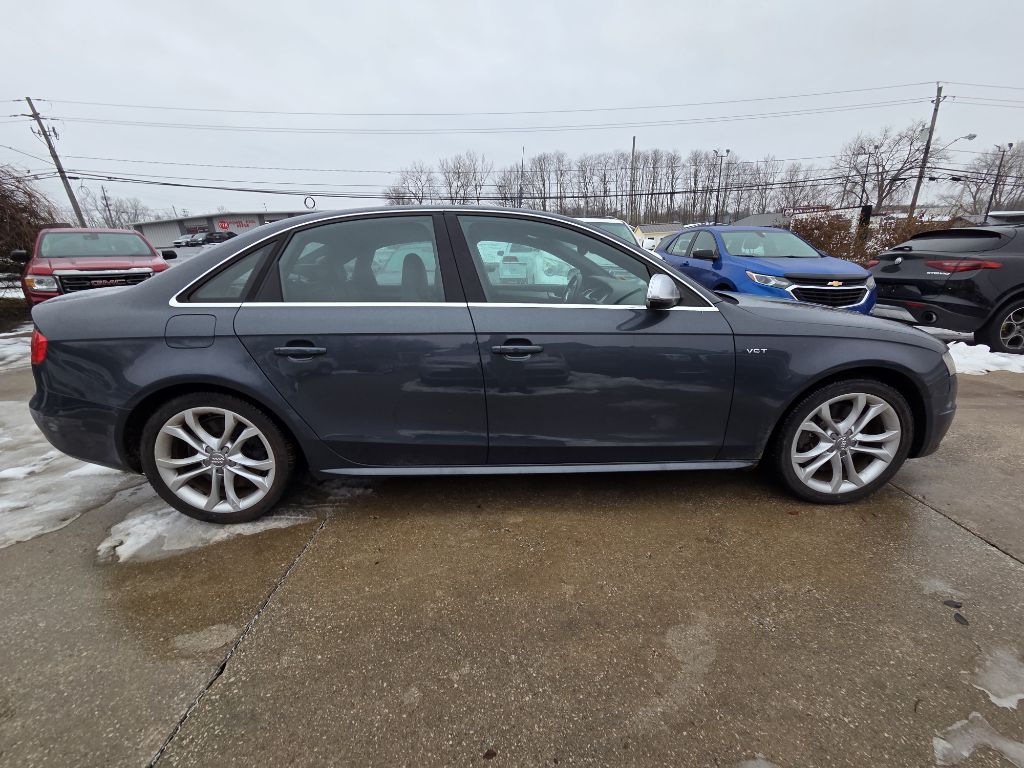 Photo 2 of this AUDI S4