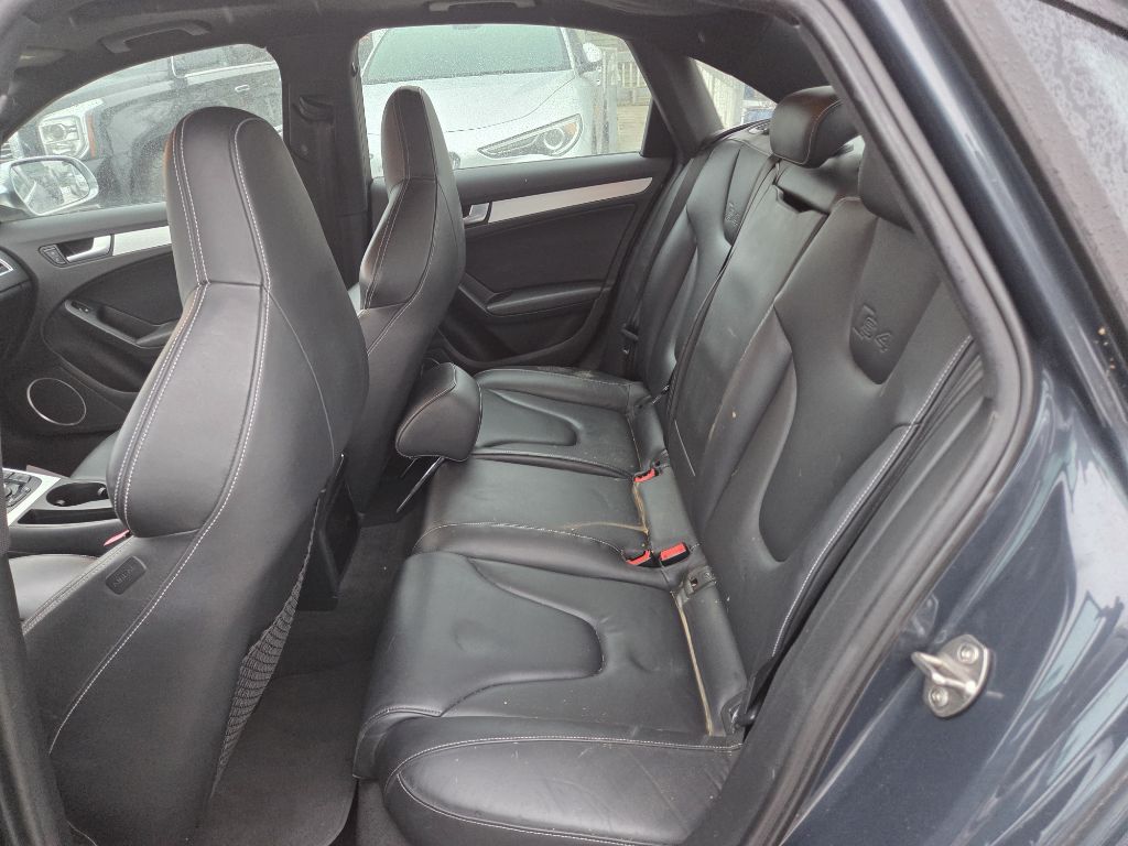 Photo 9 of this AUDI S4