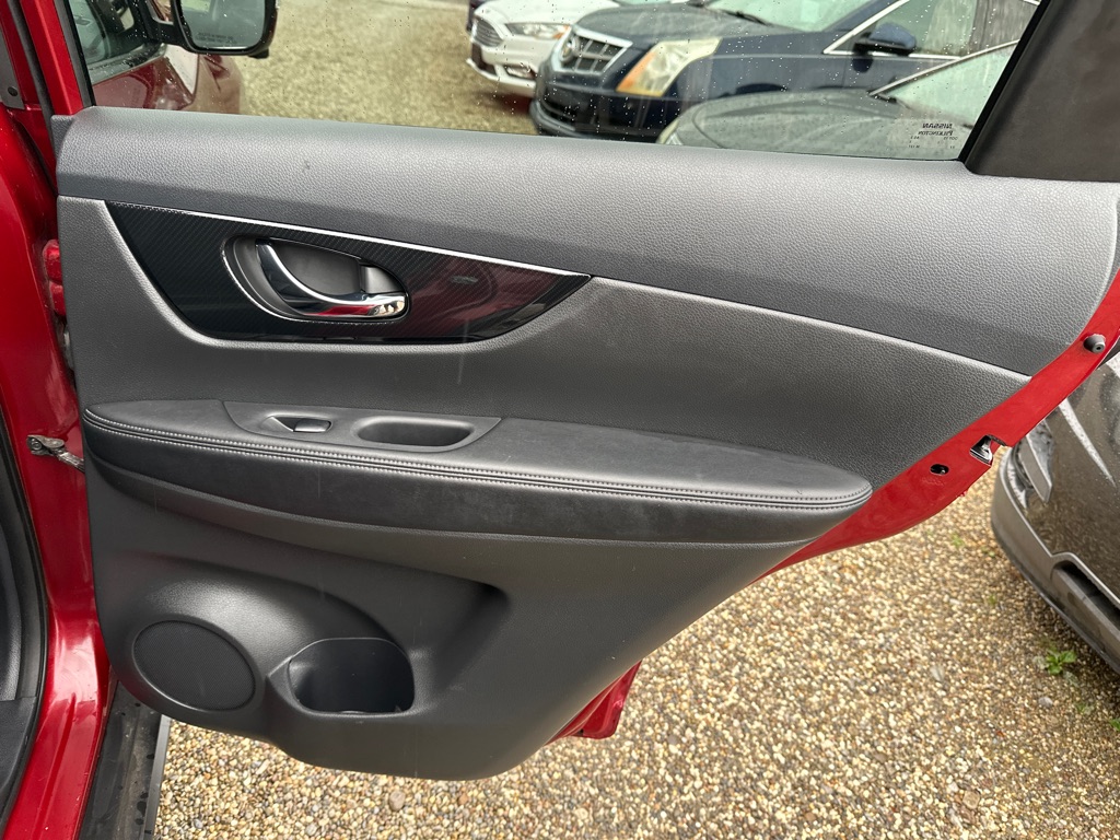 Photo 11 of this NISSAN ROGUE