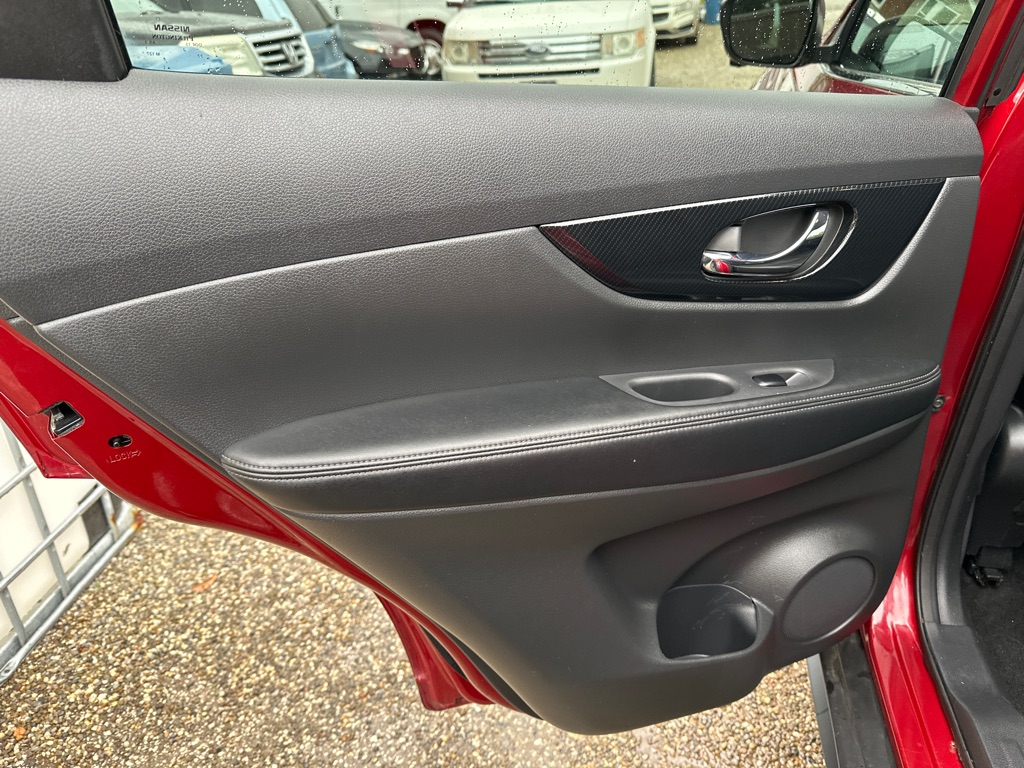 Photo 16 of this NISSAN ROGUE
