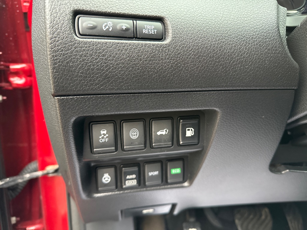 Photo 22 of this NISSAN ROGUE