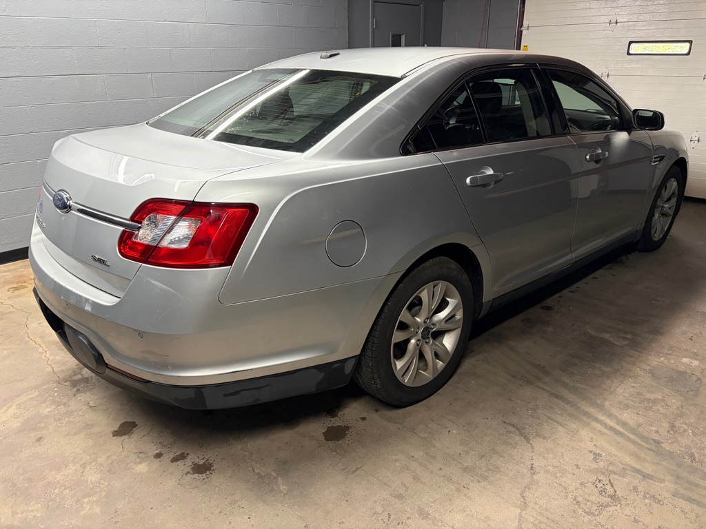 Photo 8 of this FORD TAURUS