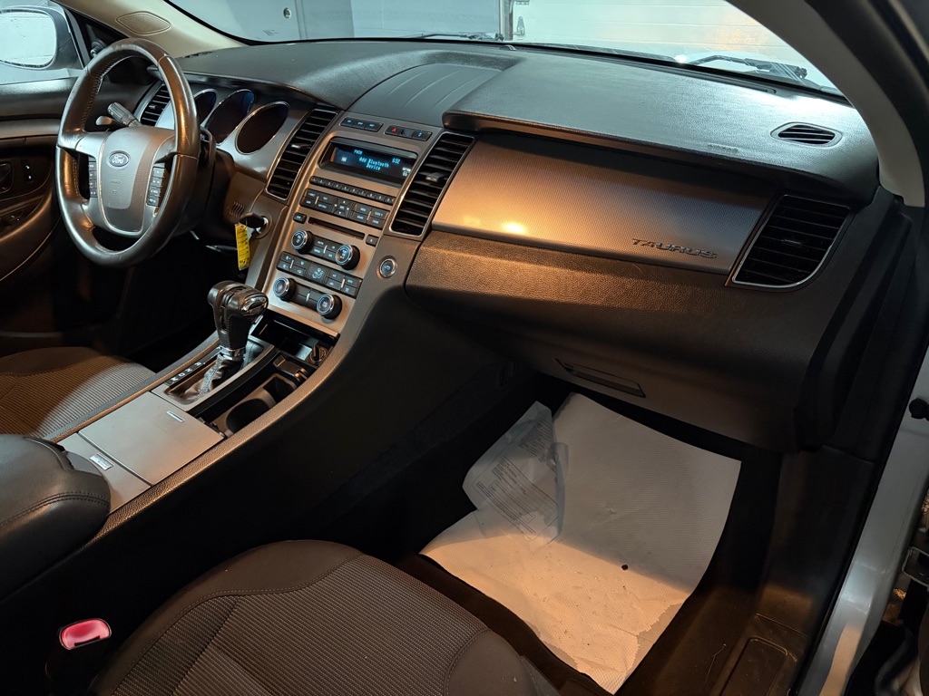 Photo 22 of this FORD TAURUS