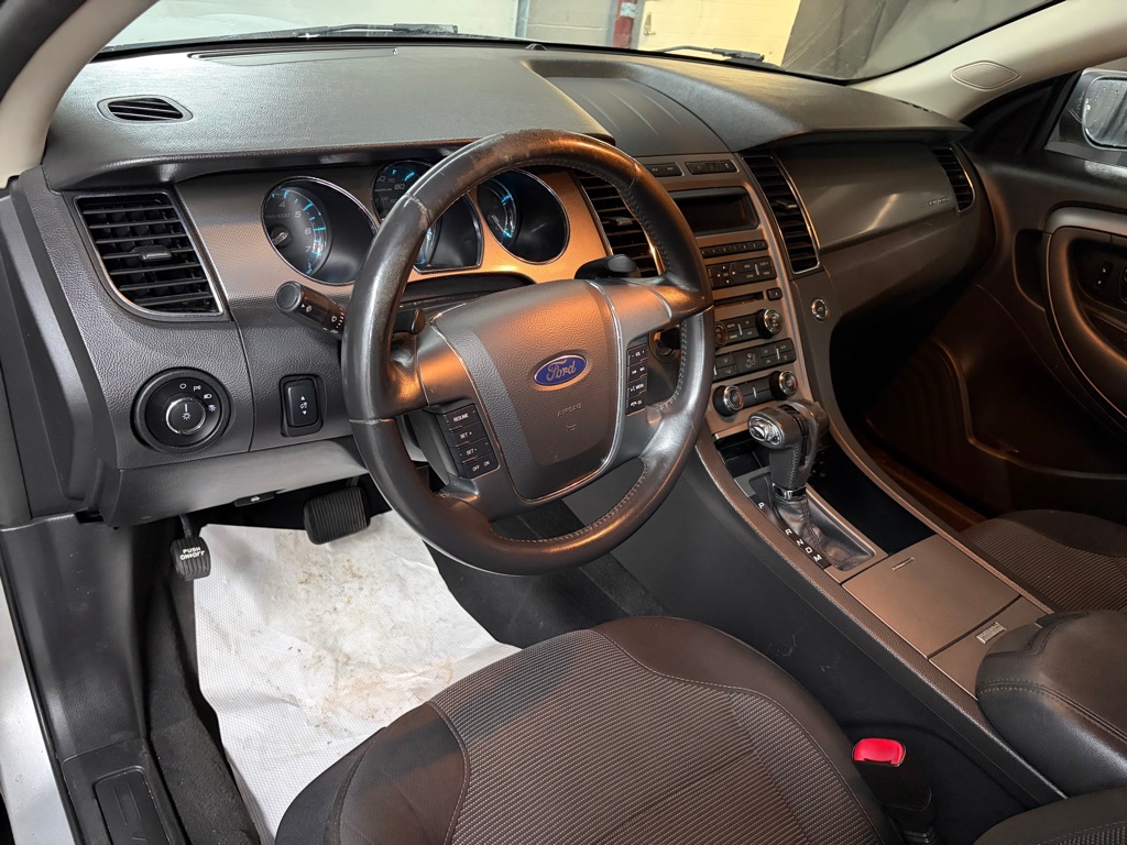 Photo 14 of this FORD TAURUS