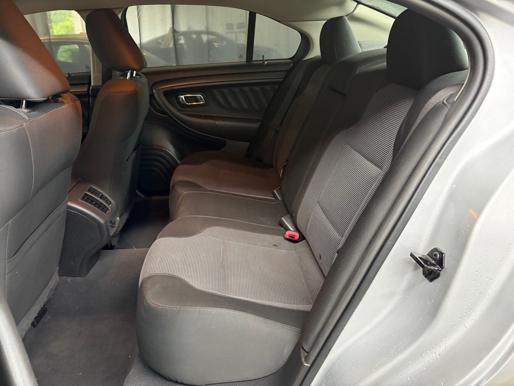 Photo 15 of this FORD TAURUS