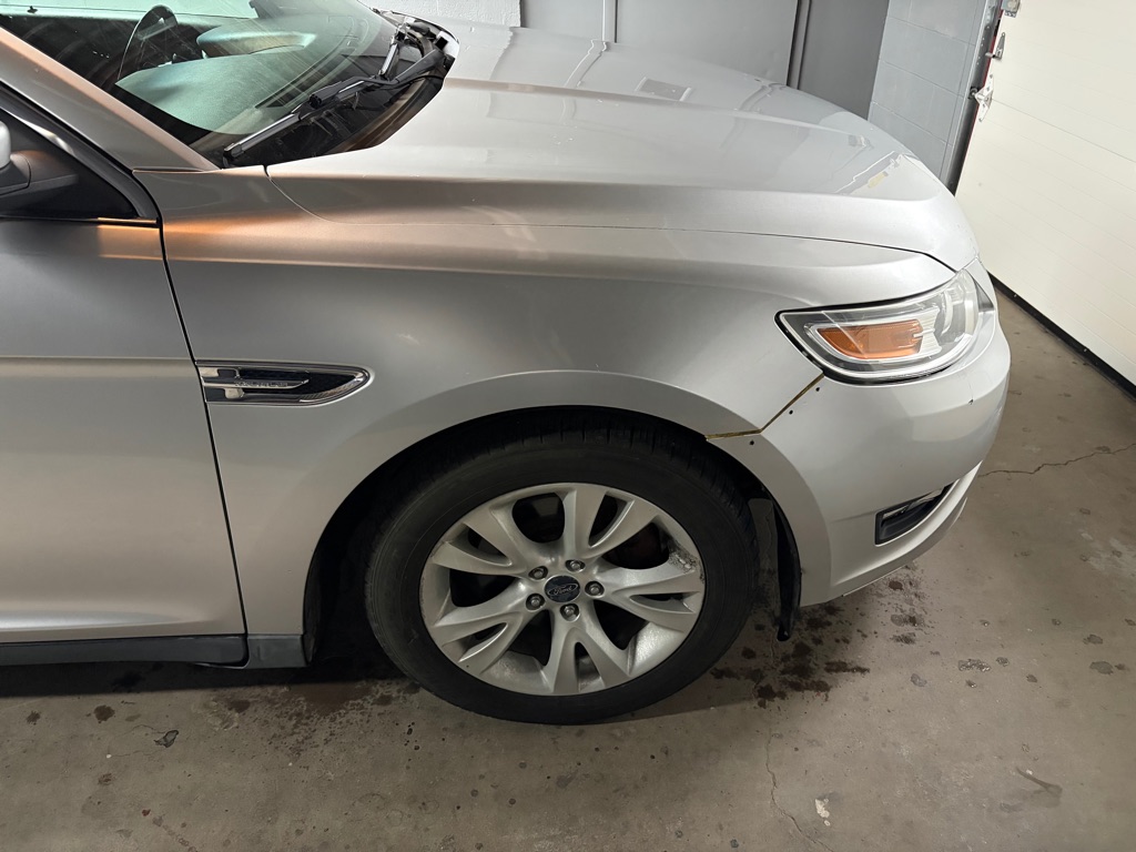 Photo 11 of this FORD TAURUS