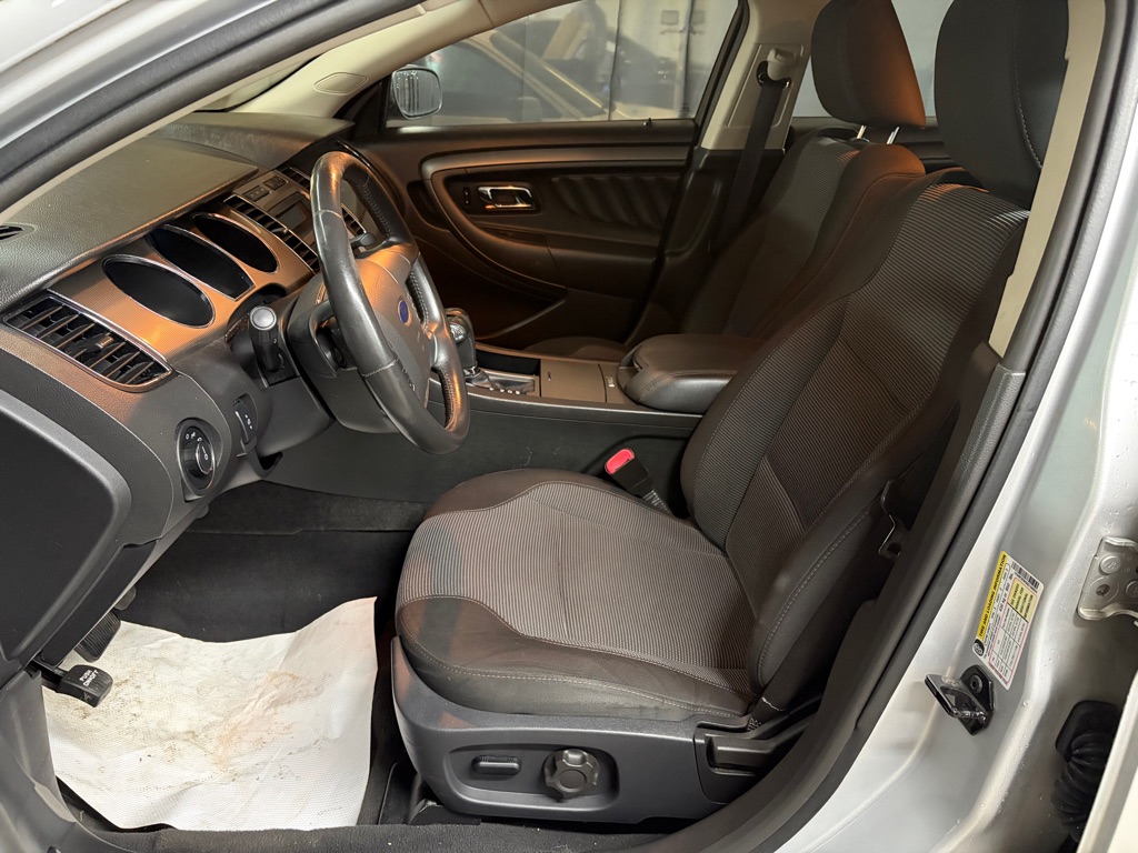 Photo 13 of this FORD TAURUS