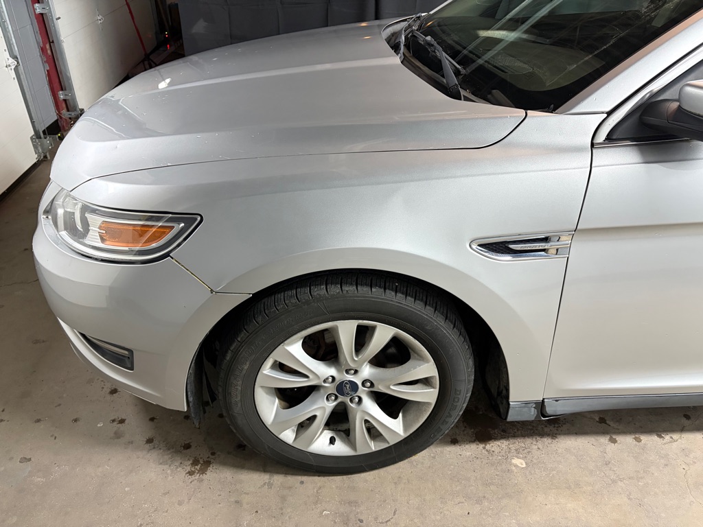 Photo 2 of this FORD TAURUS