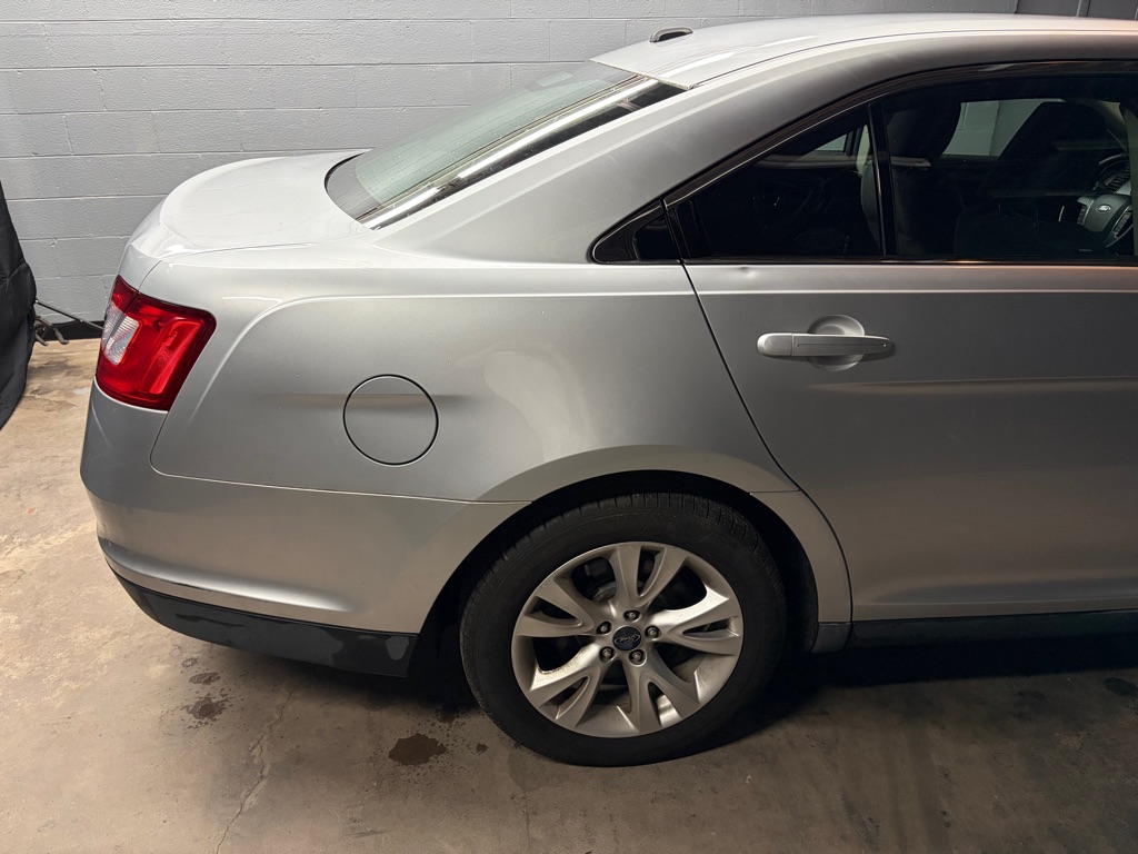 Photo 9 of this FORD TAURUS