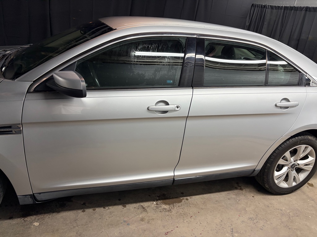 Photo 4 of this FORD TAURUS