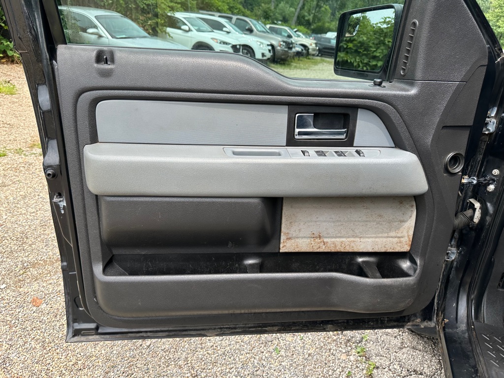 Photo 18 of this FORD F150 XL
