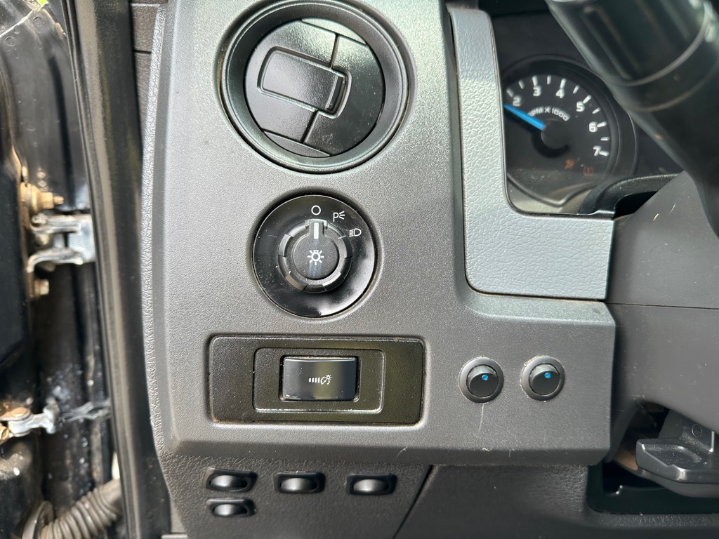 Photo 14 of this FORD F150 XL