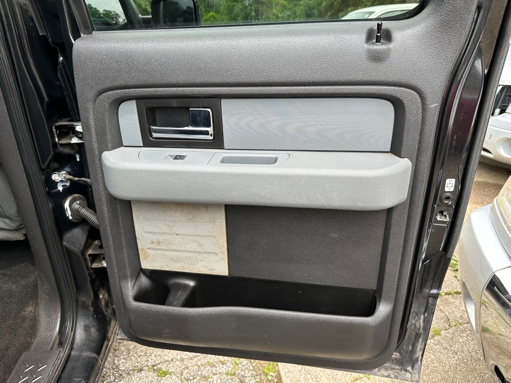 Photo 6 of this FORD F150 XL