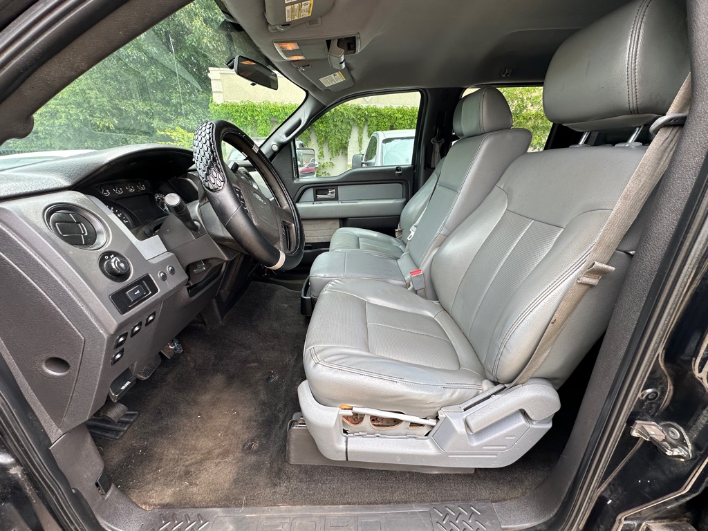Photo 16 of this FORD F150 XL