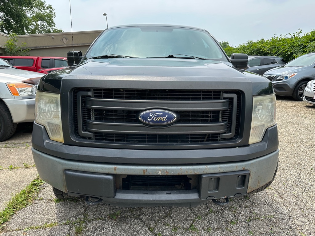 Photo 32 of this FORD F150 XL