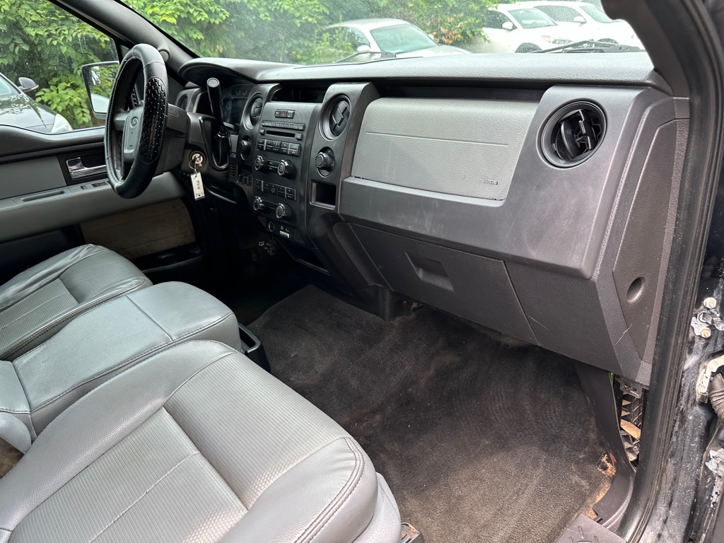 Photo 4 of this FORD F150 XL