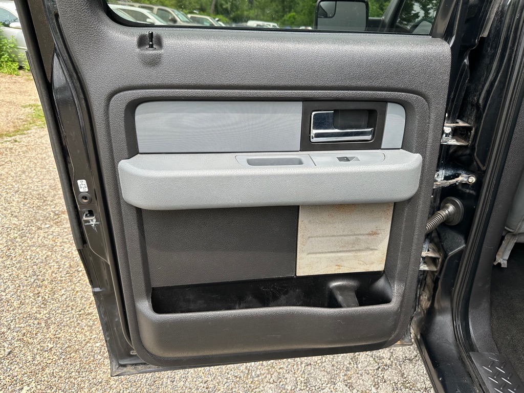 Photo 19 of this FORD F150 XL