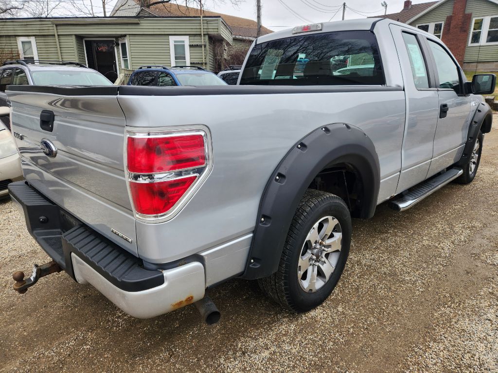 Photo 4 of this FORD F150