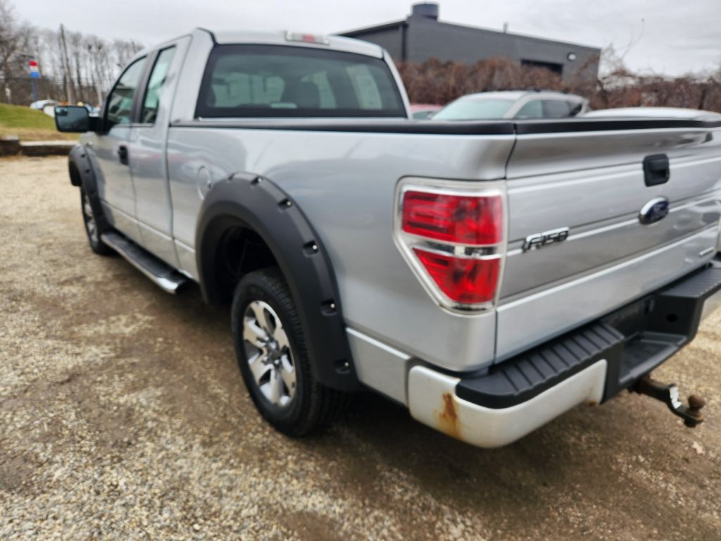 Photo 5 of this FORD F150