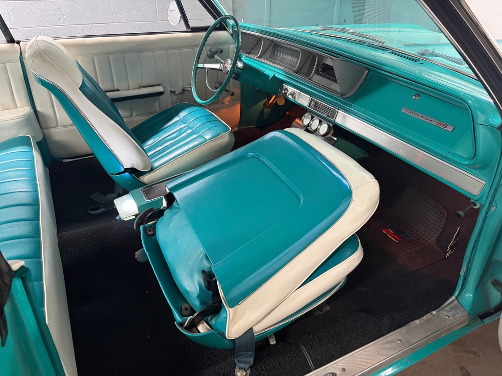 Photo 33 of this CHEVROLET IMPALA