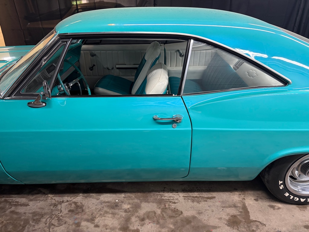 Photo 5 of this CHEVROLET IMPALA