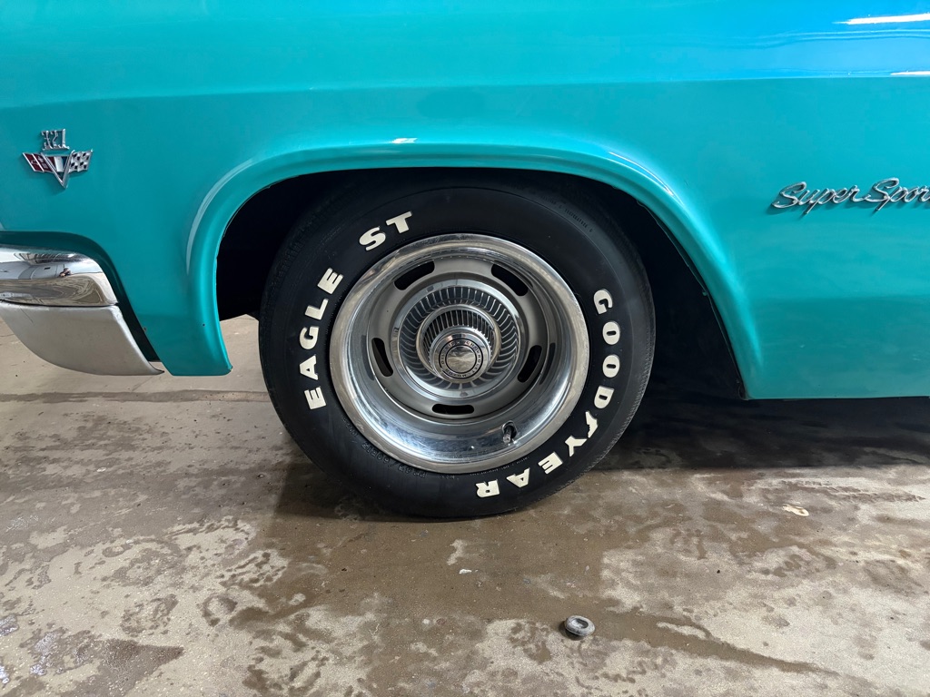 Photo 4 of this CHEVROLET IMPALA