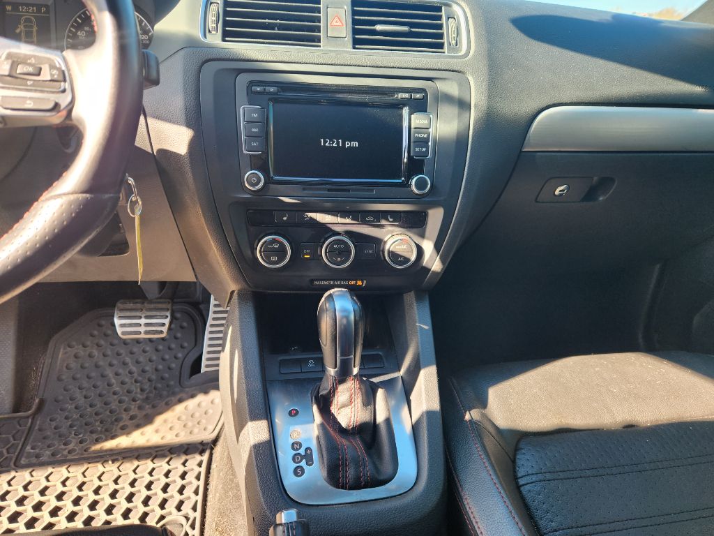 Photo 14 of this VOLKSWAGEN JETTA