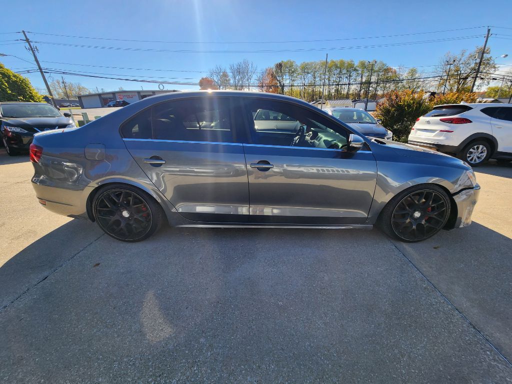 Photo 5 of this VOLKSWAGEN JETTA