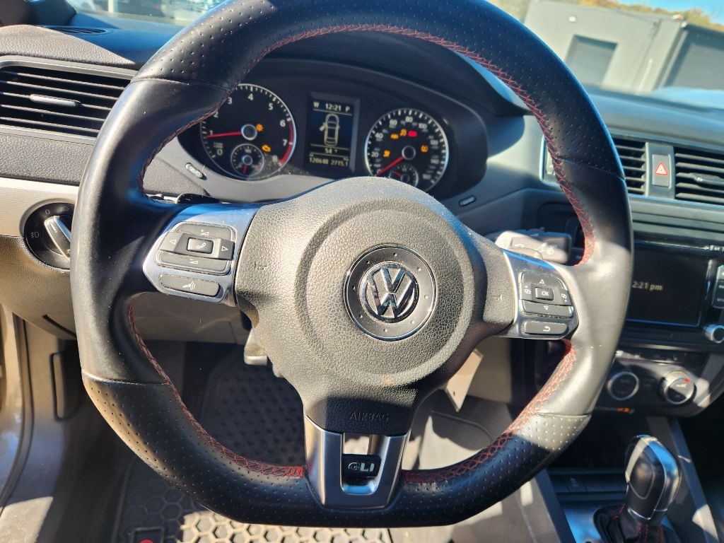 Photo 13 of this VOLKSWAGEN JETTA