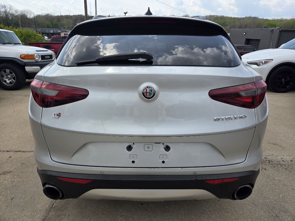 Photo 6 of this ALFA ROMEO STELVIO