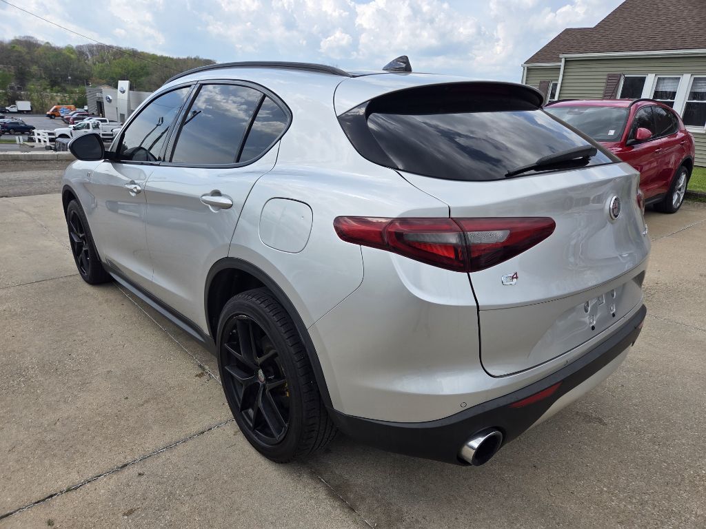 Photo 2 of this ALFA ROMEO STELVIO