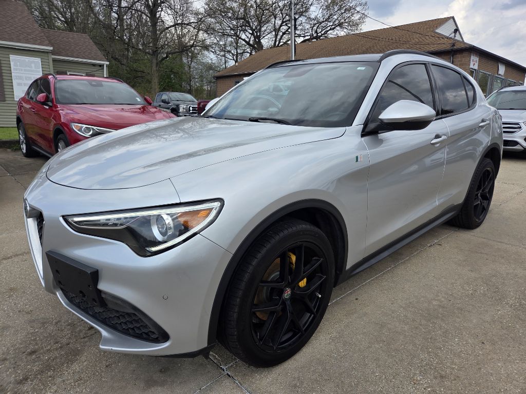 Photo 5 of this ALFA ROMEO STELVIO