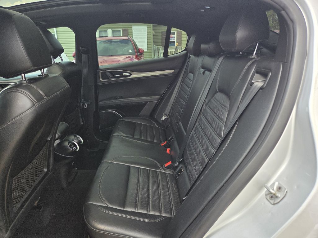 Photo 8 of this ALFA ROMEO STELVIO