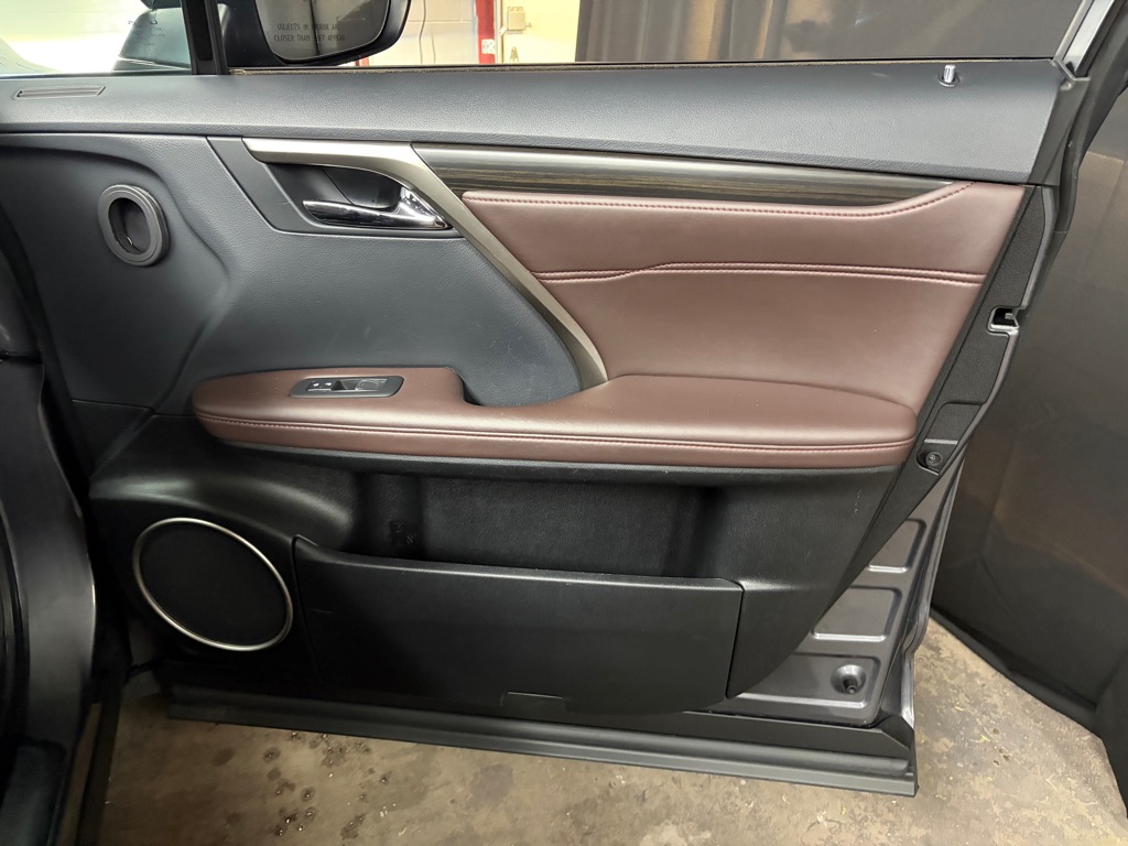 Photo 31 of this LEXUS RX