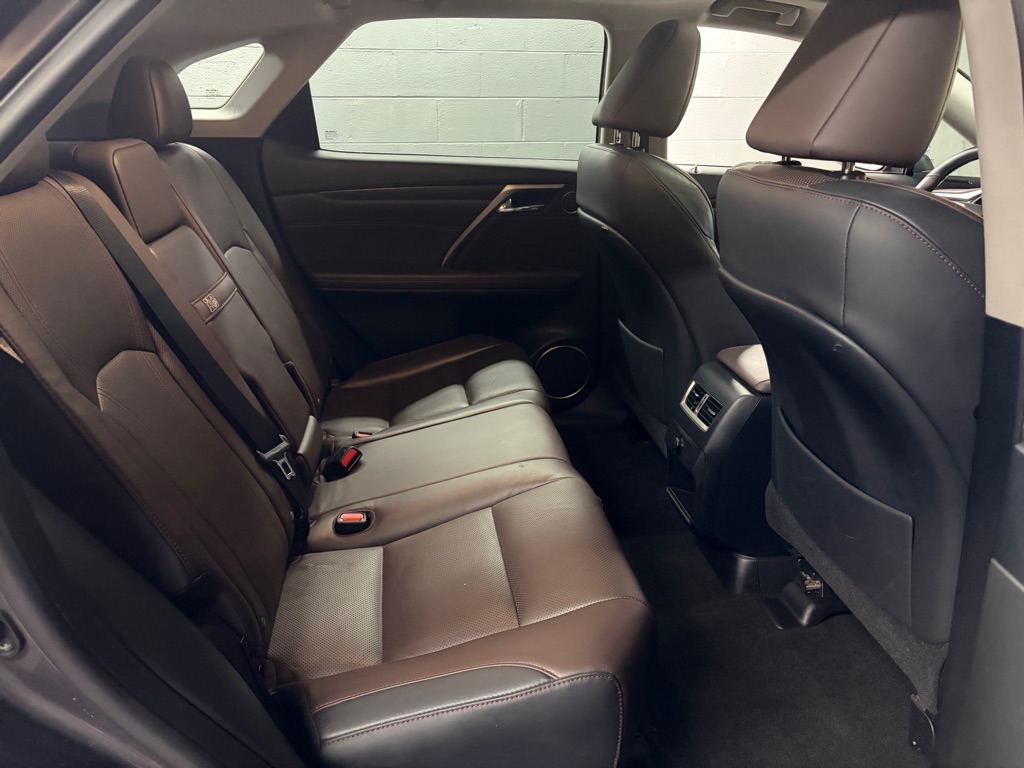 Photo 30 of this LEXUS RX